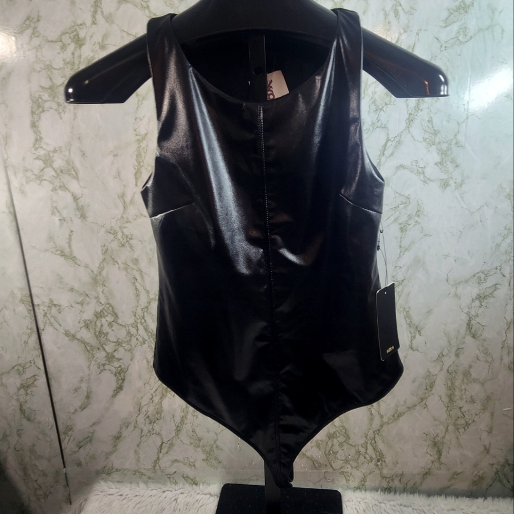 Shinestar Black Scoop Neck Polyurethene Bodysuit